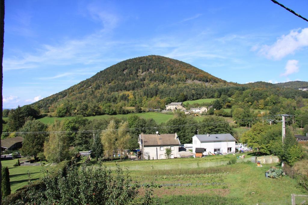 Gite La Parenthese Saint-Hostien Buitenkant foto